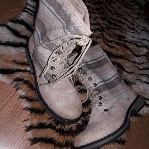 **DONATED**Roxy Boots, 6.5